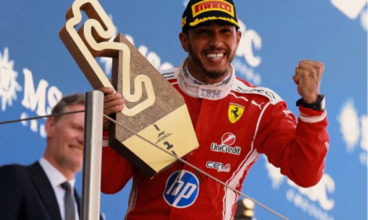 O GOAT nunca foi embora! Lewis Hamiltou ganha 1ª corrida pela Ferrari