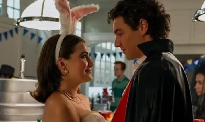 Tudo o que já se sabe sobre a sequência de Off Campus: Amores improváveis
