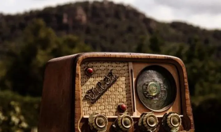 A persistência do rádio como meio indispensável — na Copa do Mundo e além