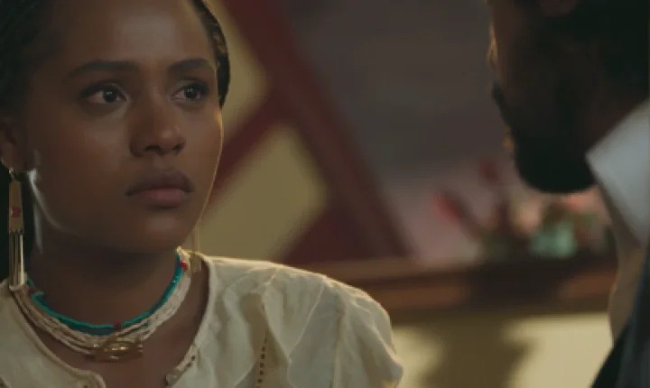 Omar se declara e beija Alika em “A Nobreza do Amor”; Tonho fica enciumado