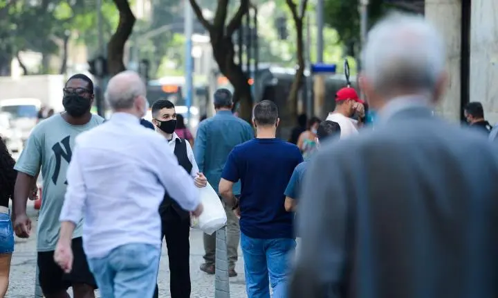 Para 81% dos eleitores, ter candidatos que acreditam em Deus é essencial