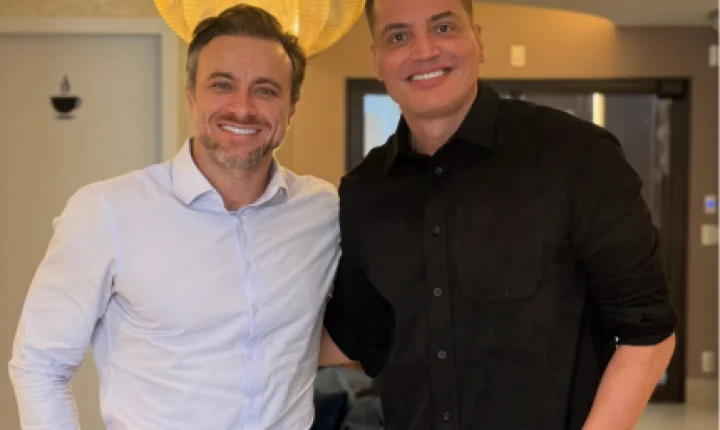 Parceria de 10 anos! Leo Dias revitaliza sorriso com o que há de melhor na odontologia moderna