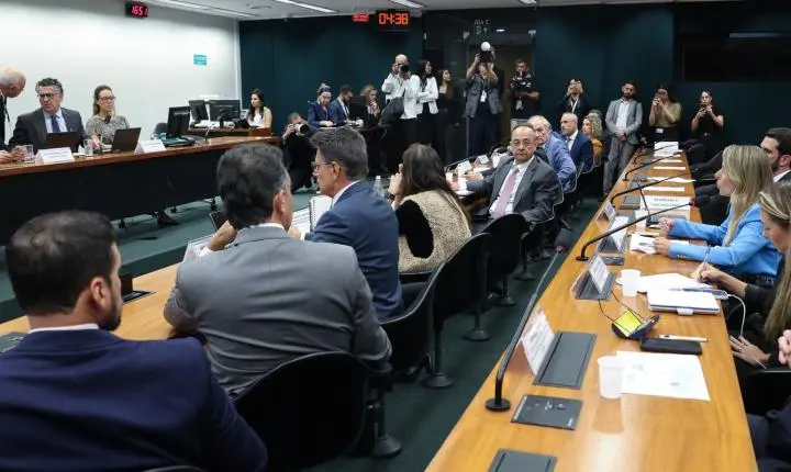 Pedido de vista adia votação da PEC 221/19 que altera a jornada de trabalho