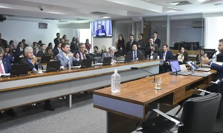 Senado adia votação da Política Nacional de Minerais Críticos após pedido de vista