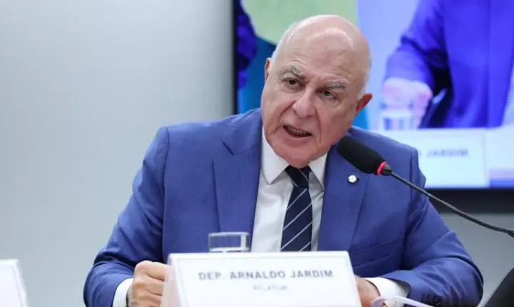 Votação de PEC que amplia repasses federais para o FPM e cria fundos regionais é adiada na Câmara
