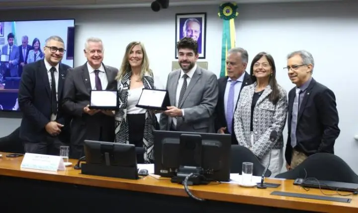 Prioridade para testes clínicos de polilaminina em lesão medular é defendida na Câmara