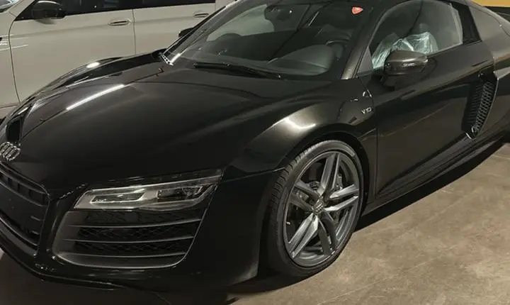 Polícia Federal realiza apreensão de carros de luxo em operação contra o 