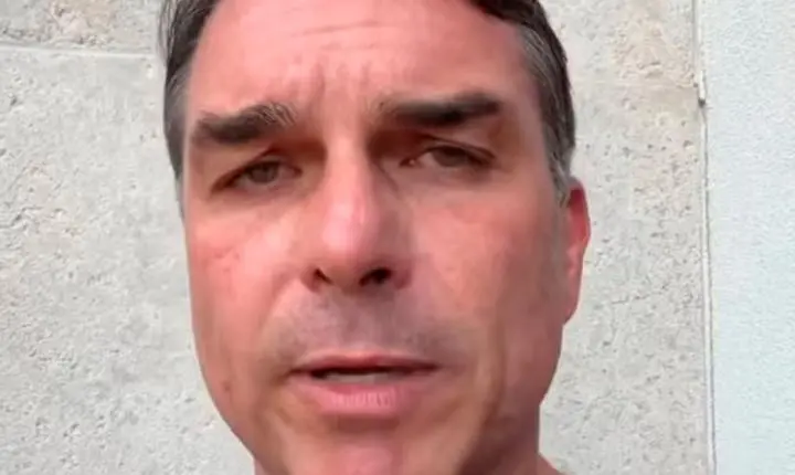 PF cancela passaportes de Flávio Bolsonaro após descumprimento de decisão judicial
