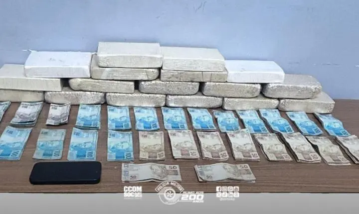 Polícia Militar apreende 17 tijolos de cocaína e mais de R$ 27 mil em Araçatuba.