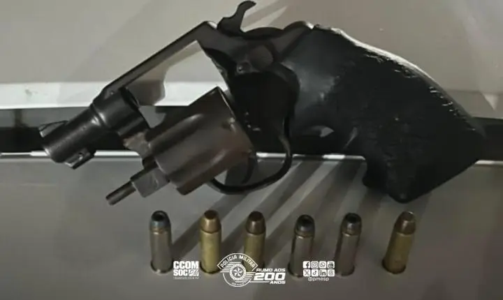 Polícia Militar prende três criminosos por porte ilegal de arma de fogo em Caraguatatuba.