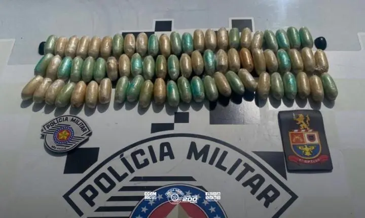 Polícia de trânsito detém dois suspeitos com 161 porções de cocaína em ação na Mooca