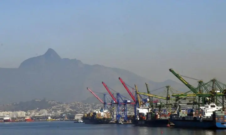 Superávit comercial brasileiro em 2026 é revisado para baixo pelo governo
