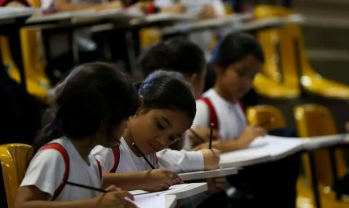 Projeto garante abono de faltas para estudantes com deficiência no ciclo menstrual
