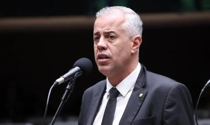 Projeto de lei regulamenta trabalho de jovens em propriedade rural