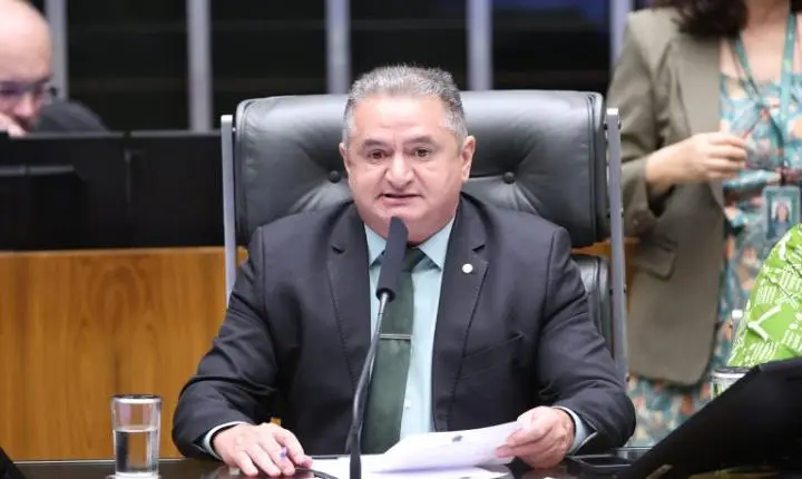 Projeto de lei busca combater riscos e exigir manutenção de imóveis urbanos abandonados