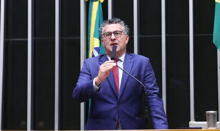 Projeto exige aviso prévio de 90 dias antes de nova cobrança de pedágio