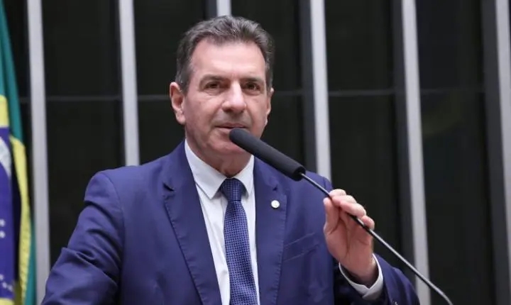 Proposta de lei estabelece preço mínimo de R$ 2,50 para o litro de leite pago ao produtor rural