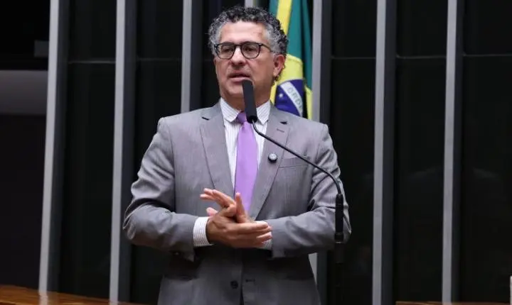 Câmara debate projeto que assegura remarcação de passagens sem multa