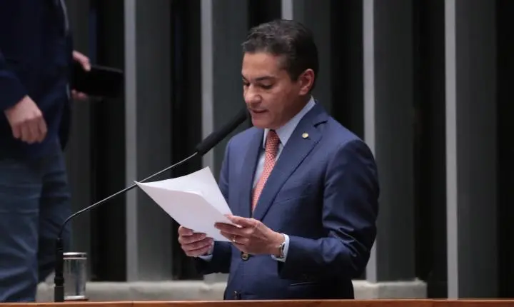 Projeto cria incentivos fiscais para emprego de mães e inclusão escolar de autistas