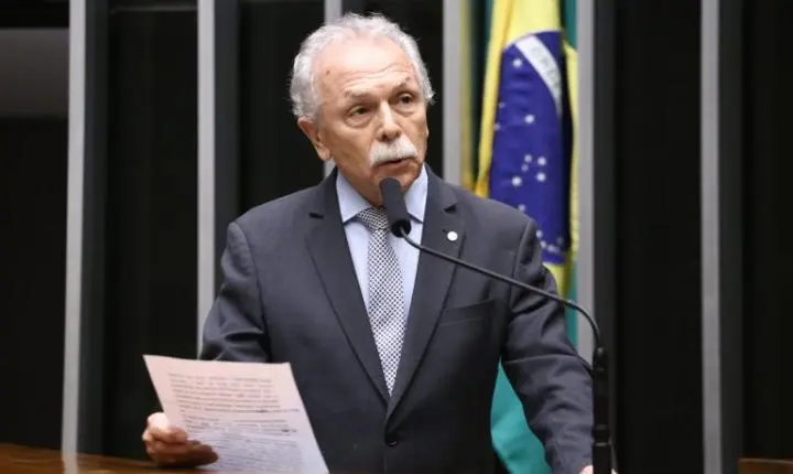 Projeto prevê troca de plásticos descartáveis no setor público e em escolas
