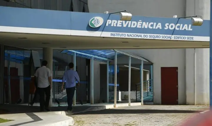 Projeto de lei garante a gratuidade de ligações para o INSS e o eSocial