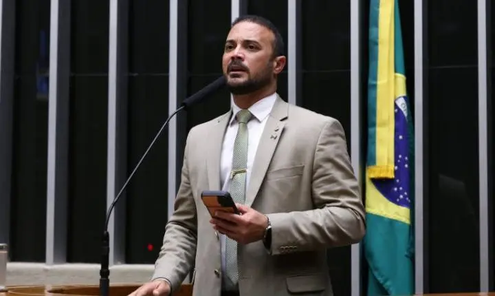 Projeto de lei criminaliza uso de animais no tráfico de drogas