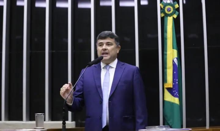Câmara dos Deputados analisa projeto para técnico de enfermagem em escolas de tempo integral