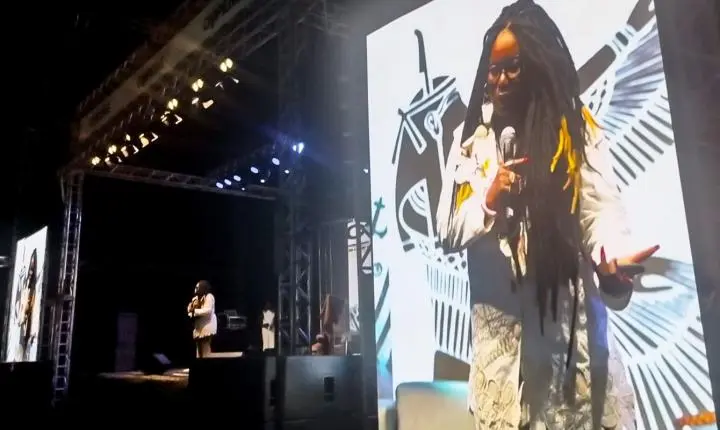 Carla Akotirene critica visão superficial e defende debate sobre racismo estrutural
