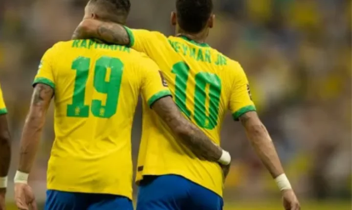 Raphinha aparece como sucessor de Neymar nas cobranças de pênalti da Seleção; entenda