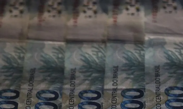 Redução de impostos e equilíbrio fiscal são as metas centrais da indústria, segundo a CNI