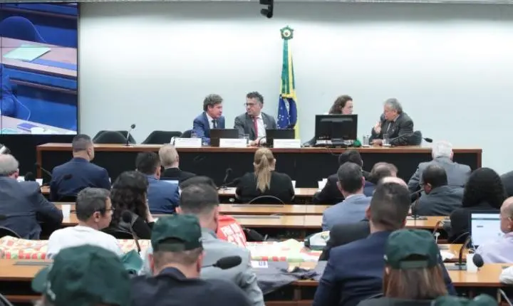 Sindicatos exigem fim imediato da escala 6x1 sem período de adaptação
