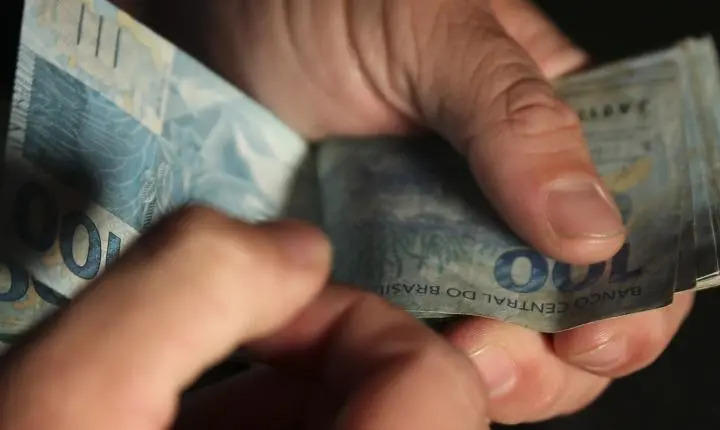 Rendimento médio do trabalhador brasileiro alcança novo recorde de R$ 3.722