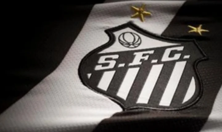 Santos quita dívida com ajuda de empresa de Neymar e volta a poder contratar