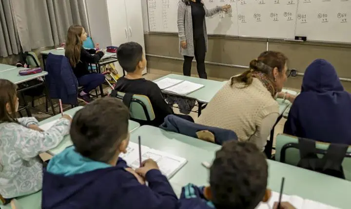 Senado aprova piso salarial de R$ 5.130 para professores