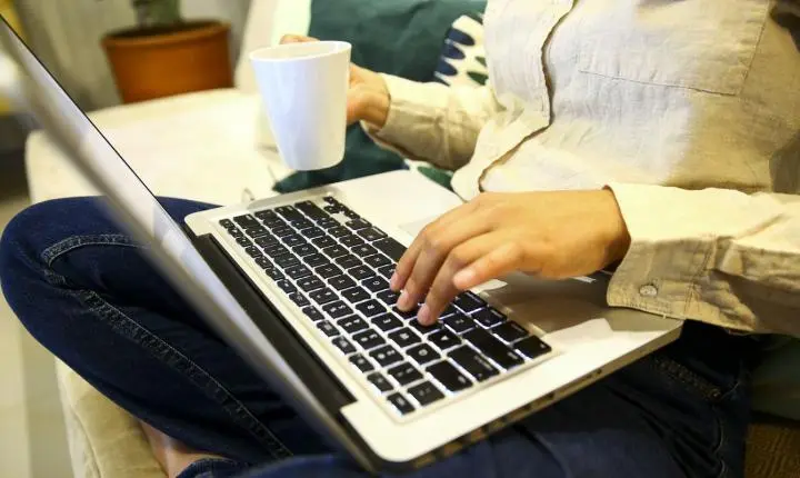 Pesquisa revela que sete em cada dez brasileiros temem comprar remédios pela internet