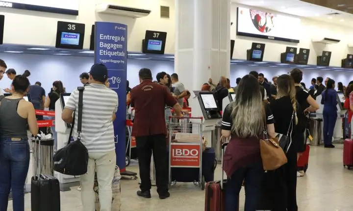 Setor de serviços recua 0,4% em maio, puxado por transportes, aponta IBGE