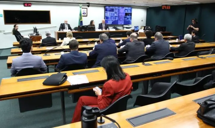 Setor empresarial defende corte de custos trabalhistas e critica fim da escala 6x1
