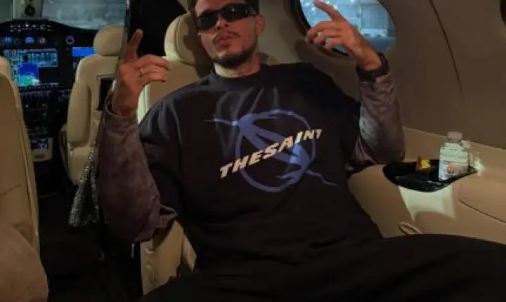 Tá podendo! Felipe Amorim compra jatinho particular e mostra novo “brinquedo”
