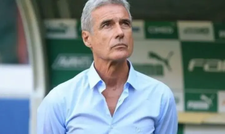 Técnico do Grêmio, Luís Castro chega pressionado para GreNal da Copa do Brasil
