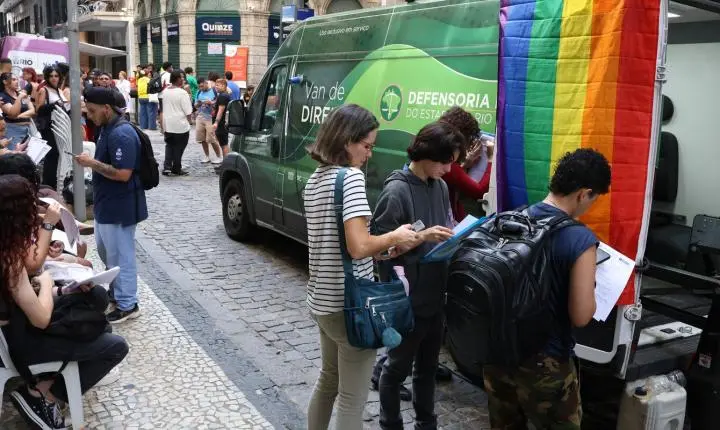 Quinta edição da Marcha Trans ocupa o centro do Rio em defesa da democracia