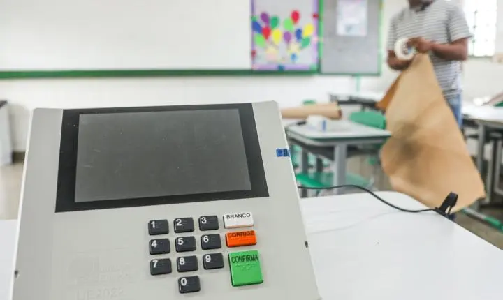 TRE-SP troca 52 urnas eletrônicas por falhas no início da votação