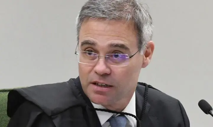 Julgamento do TSE avalia remoção de posts sobre Flávio Bolsonaro