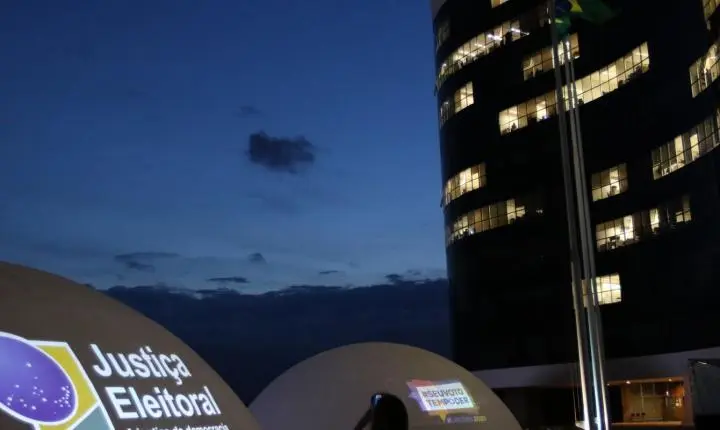 TSE nega ataque hacker e investiga uso indevido do sistema do TSE em caso de Flávio Bolsonaro