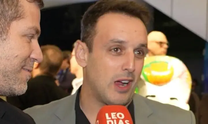 Victor Sarro e Rodrigo Capella festejam “Comédia SBT” e brincam com RH da emissora