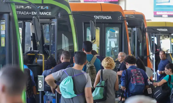 Escala 6x1 afeta saúde mental e física de trabalhadores, aponta nova pesquisa