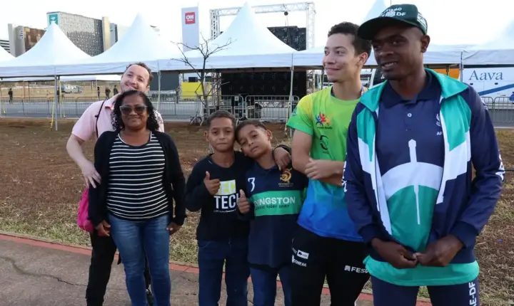 Público madruga na Esplanada para acompanhar o desfile de 7 de Setembro em Brasília