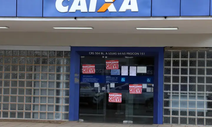 Funcionários rejeitam proposta e greve da Caixa continua em todo o país