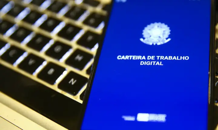 Taxa de desemprego cai para 5,3% no trimestre encerrado em agosto