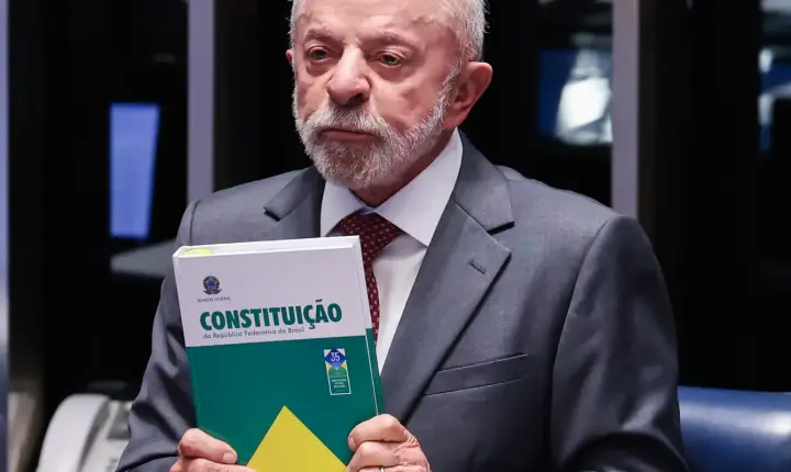 Luiz Inácio Lula da Silva faz campanha em Minas Gerais e celebra escala 6x1
