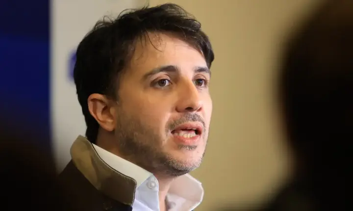 Renan Santos apresenta plano de governo com ajuste fiscal e cortes na Previdência